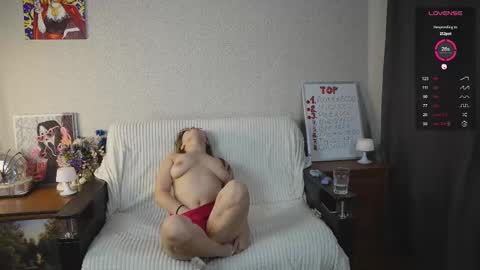 Snapshot of emmatiny chatting on 09-18-25, 02:35 Mia online show from 09-18-25, 02:35