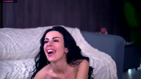 Snapshot of emmavayne chatting on 12-19-25, 09:11 Emma online show from 12-19-25, 09:11