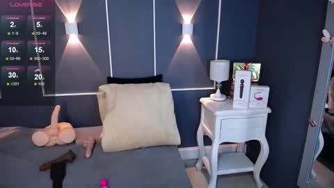 Emma watsom online show from 12-14-24, 01:05