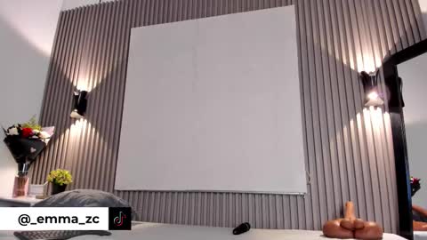 emmazc_ online show from 10-10-25, 08:19