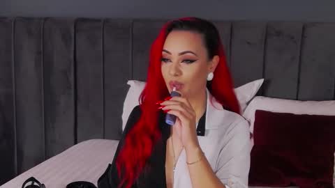 Snapshot of emmelyn_ chatting on 11-10-25, 06:01 Emm online show from 11-10-25, 06:01