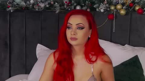 Snapshot of emmelyn_ chatting on 11-29-25, 05:21 Emm online show from 11-29-25, 05:21