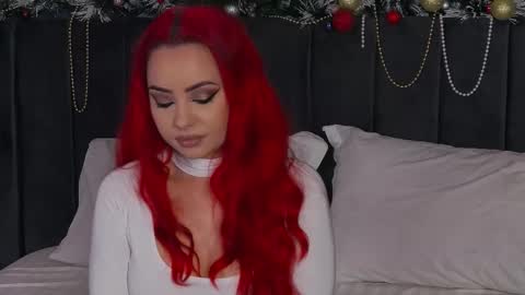 Snapshot of emmelyn_ chatting on 12-16-25, 05:56 Emm online show from 12-16-25, 05:56