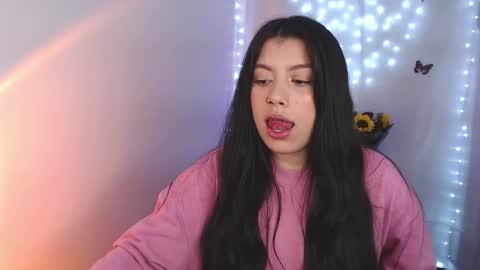 Snapshot of emmi_0 chatting on 09-29-25, 04:50 Emily  Independent model online show from 09-29-25, 04:50