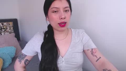 Snapshot of emmi_0 chatting on 10-26-25, 09:31 Emily  Independent model online show from 10-26-25, 09:31