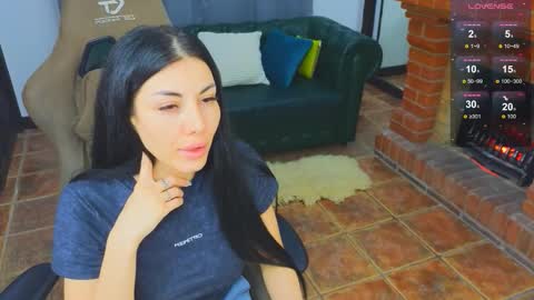 Mia online show from 10-17-25, 06:43