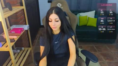 Mia online show from 11-22-25, 07:35