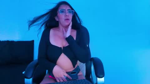 Emmie online show from 11-13-25, 08:52