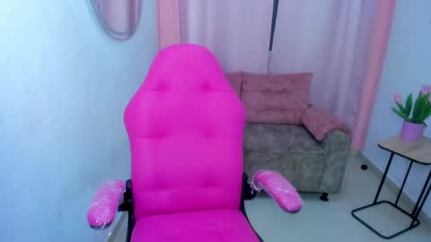 Snapshot of emmiejones_ chatting on 11-01-25, 11:51 Emmi online show from 11-01-25, 11:51