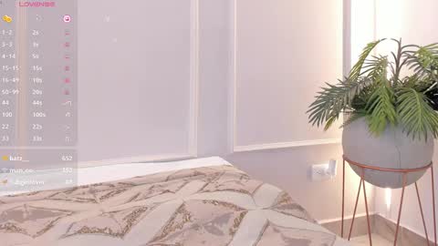 Snapshot of emmiily_z chatting on 12-12-24, 11:03 Emmiily online show from 12-12-24, 11:03