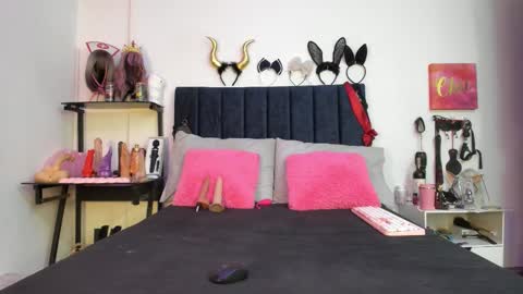 Snapshot of emmily_giraldo chatting on 02-02-26, 12:26 online show from 02-02-26, 12:26