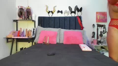 Snapshot of emmily_giraldo chatting on 02-03-26, 12:32 online show from 02-03-26, 12:32