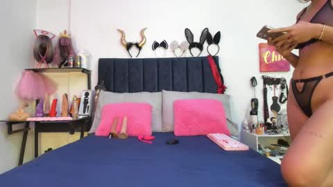 Snapshot of emmily_giraldo chatting on 02-20-26, 11:43 online show from 02-20-26, 11:43