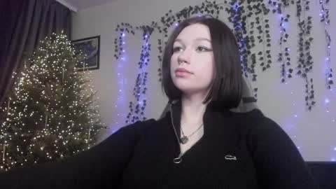 Snapshot of emmy_m00n chatting on 12-12-24, 09:51 Emily Johny online show from 12-12-24, 09:51