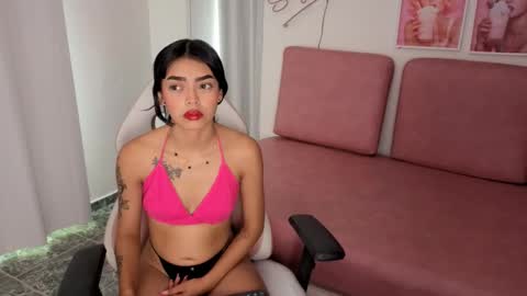 Snapshot of emmy_sexygirl chatting on 09-22-25, 12:40 Emmy online show from 09-22-25, 12:40