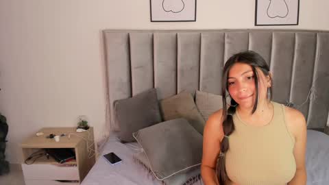 Emily  Laila  online show from 01-11-25, 03:09