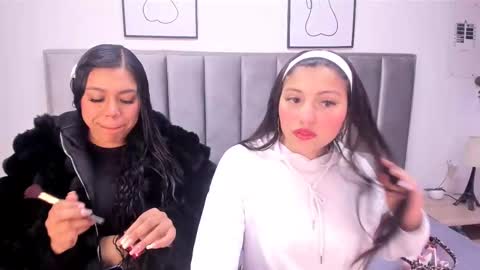 Emily  Laila  online show from 10-02-25, 12:01