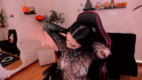 Snapshot of emmyevans1 chatting on 10-10-25, 08:41 Emmy Evans online show from 10-10-25, 08:41