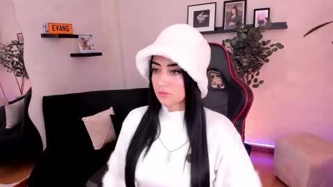 Snapshot of emmyevans1 chatting on 11-06-25, 07:37 Emmy Evans online show from 11-06-25, 07:37