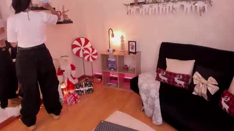 Emmy Evans  online show from 12-19-25, 08:27