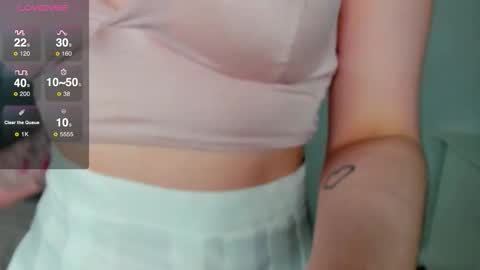 Snapshot of emmyflower chatting on 12-19-25, 05:20 emmyflower online show from 12-19-25, 05:20