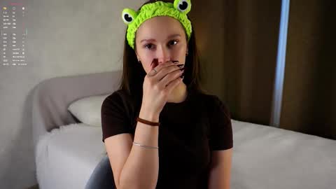 Snapshot of emmyleri chatting on 10-20-25, 01:06 Emmy online show from 10-20-25, 01:06