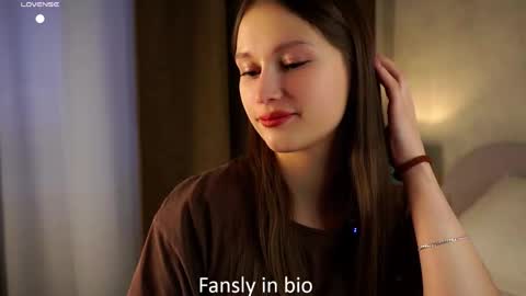 Snapshot of emmyleri chatting on 10-31-25, 01:06 Emmy online show from 10-31-25, 01:06