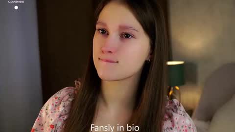 Snapshot of emmyleri chatting on 11-03-25, 01:08 Emmy online show from 11-03-25, 01:08