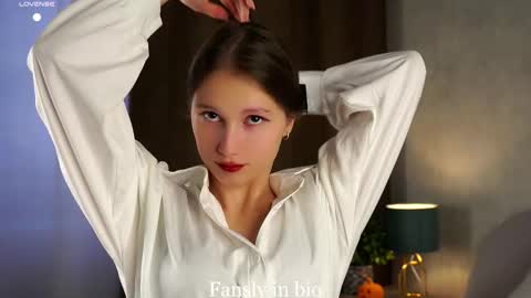 Snapshot of emmyleri chatting on 11-06-25, 01:17 Emmy online show from 11-06-25, 01:17