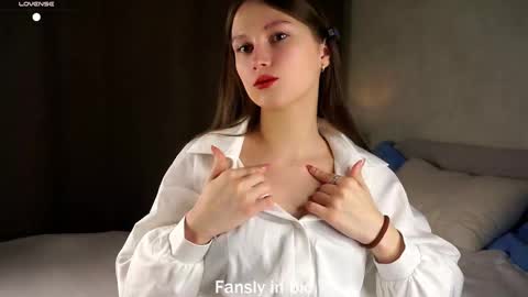 Snapshot of emmyleri chatting on 11-13-25, 01:15 Emmy online show from 11-13-25, 01:15