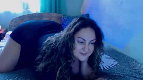 Snapshot of emmyxotty chatting on 12-03-24, 10:17 Emmy online show from 12-03-24, 10:17