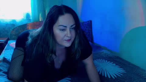 Snapshot of emmyxotty chatting on 12-11-24, 10:25 Emmy online show from 12-11-24, 10:25