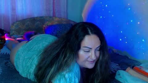 Snapshot of emmyxotty chatting on 01-11-25, 01:53 Emmy online show from 01-11-25, 01:53