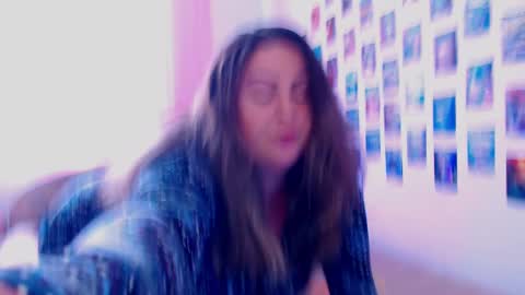 Snapshot of emmyxotty chatting on 02-26-25, 10:36 Emmy online show from 02-26-25, 10:36