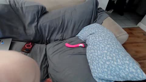 Snapshot of emodream1998media chatting on 12-31-24, 10:37 EmoDream1998 online show from 12-31-24, 10:37