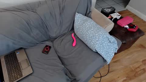 Snapshot of emodream1998media chatting on 02-22-25, 01:55 EmoDream1998 online show from 02-22-25, 01:55