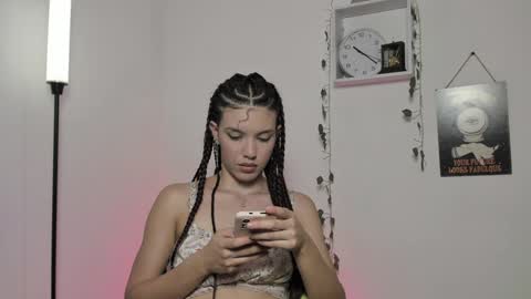 Snapshot of emperatriiiz chatting on 12-21-24, 07:16 Emperatriz online show from 12-21-24, 07:16