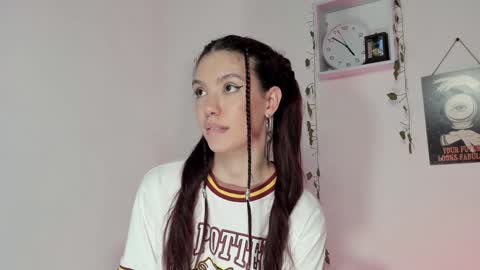 Snapshot of emperatriiiz chatting on 12-25-24, 09:54 Emperatriz online show from 12-25-24, 09:54