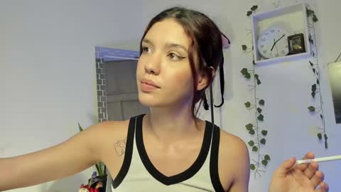 Snapshot of emperatriiiz chatting on 01-11-25, 12:12 Emperatriz online show from 01-11-25, 12:12