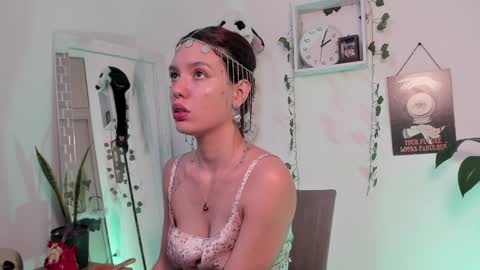 Snapshot of emperatriiiz chatting on 01-20-25, 07:04 Emperatriz online show from 01-20-25, 07:04