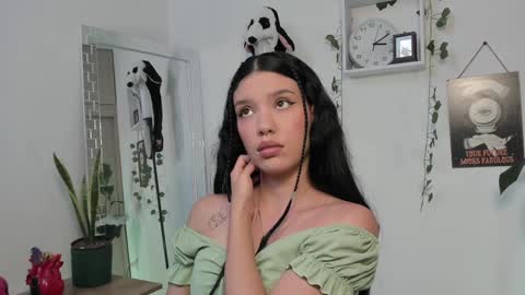 Snapshot of emperatriiiz chatting on 01-30-25, 08:10 Emperatriz online show from 01-30-25, 08:10