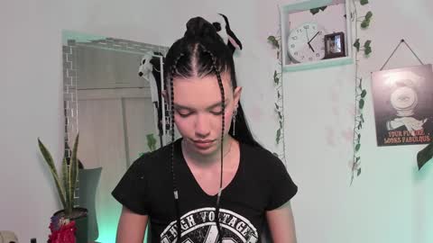 Snapshot of emperatriiiz chatting on 01-31-25, 10:10 Emperatriz online show from 01-31-25, 10:10