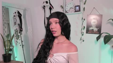Snapshot of emperatriiiz chatting on 02-04-25, 08:38 Emperatriz online show from 02-04-25, 08:38