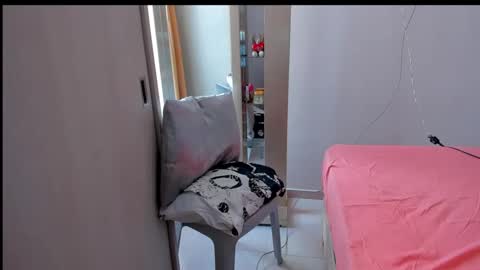 emperatriztapia online show from 11-02-25, 07:27