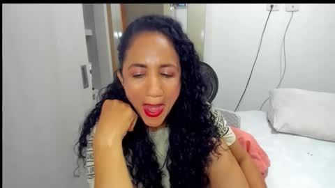 emperatriztapia online show from 11-06-25, 10:54