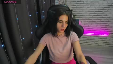 Snapshot of emy__angel chatting on 12-19-24, 10:45 emy__angel online show from 12-19-24, 10:45