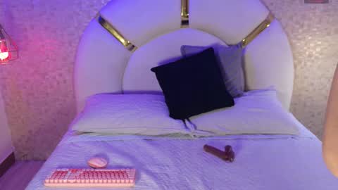 Snapshot of emy_rosse25 chatting on 11-08-25, 11:43 Emy online show from 11-08-25, 11:43