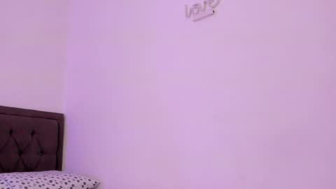 Emiliana online show from 12-17-24, 12:45