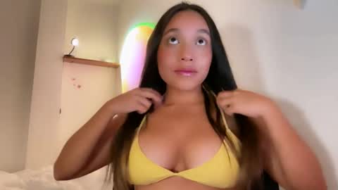 Snapshot of emycutie chatting on 10-21-25, 03:18 emily cutie online show from 10-21-25, 03:18
