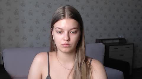 Snapshot of emysway chatting on 10-27-25, 08:40 EmySway online show from 10-27-25, 08:40